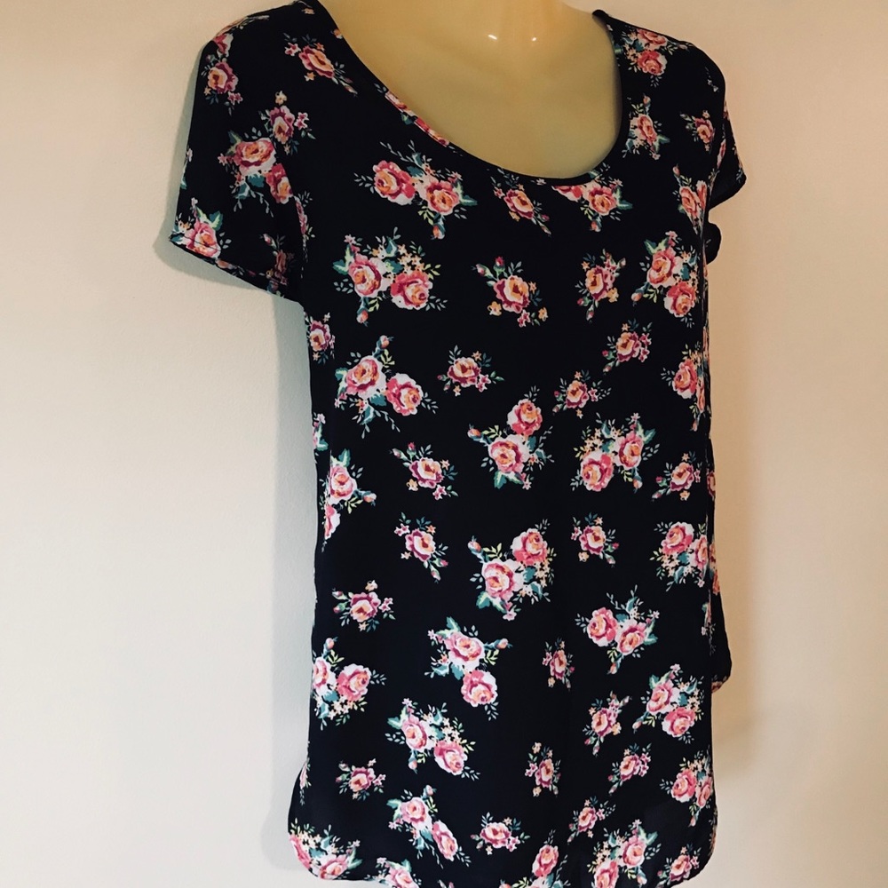 🎀Last Day 10/15🎀Sheer Floral Tee